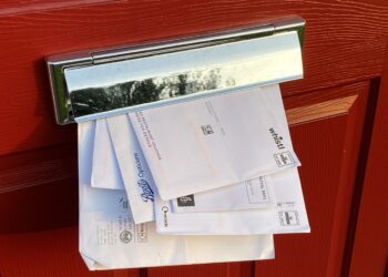 Woodley and Earley residents say they are going days without postal deliveries, and then receiving a glut of letters in one go Picture: Phil Creighton
