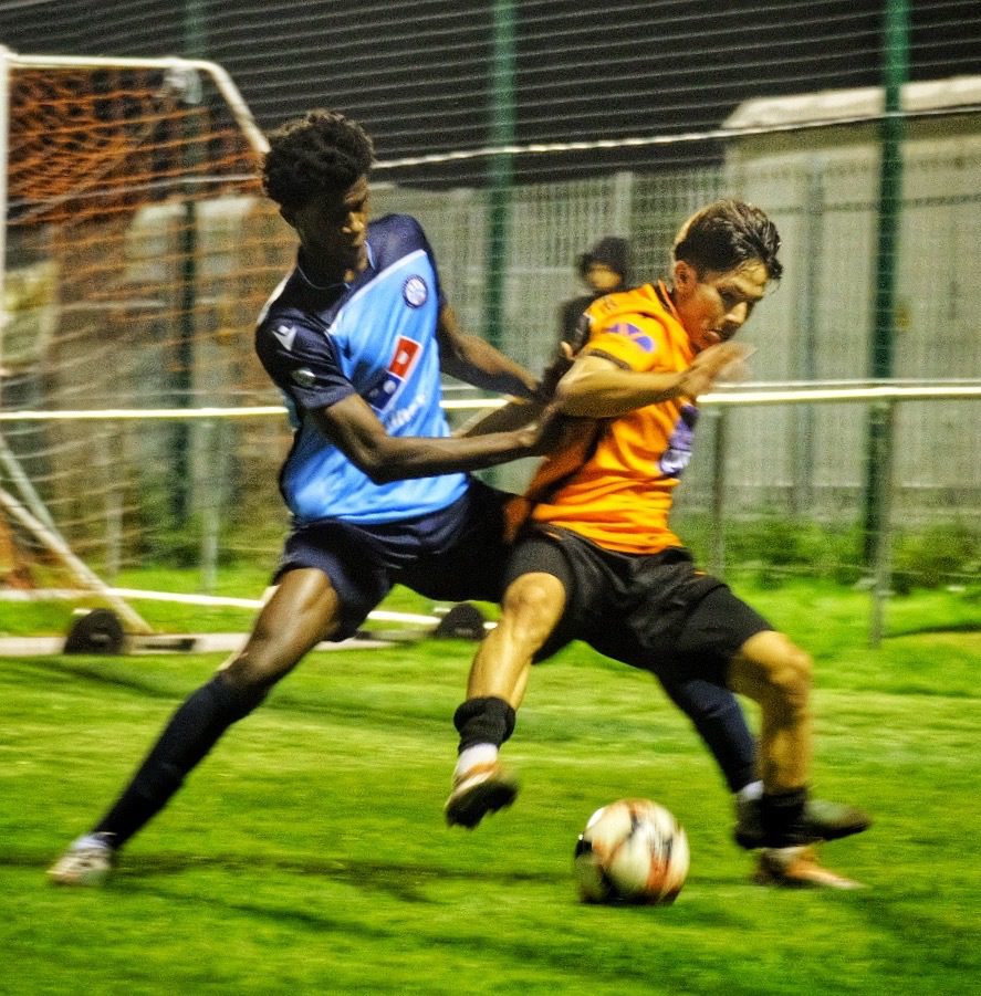 Wokingham & Emmbrook v Fleet Town Pictures: Andrew Batt