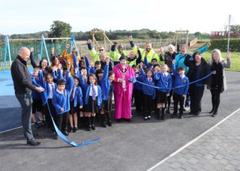 Cllr Beth Rowland, Mayor of Wokingham, alongside Cllrs Imogen Shepherd-DuBey and Morag Malvern, and Vistry Thames Valley technical director Darren McArthur, technical co-ordinator Nicolette Carter, marketing manager Alix Laflin, with the students from year 3 and 4 at St Cecilia?s CofE Primary School