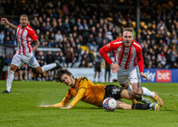 Cambridge United v Bracknell Town Pictures: John Leakey