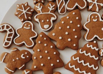 Finchampstead Baptist Church is holding Christmas biscuit decorating sessions on November 16 and 23. Picture: Casey Chae via Unsplash