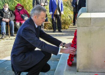 Reading East MP Matt Rodda lays a wreath at the Woodley memorial on Saturday, November 11 Picture: Steve Smyth