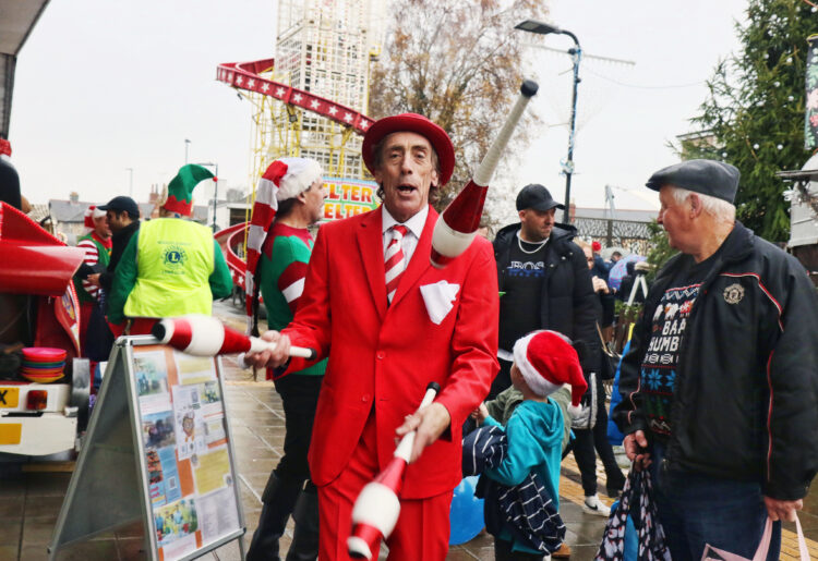 Street entertainment from Circus Scene at the Woodley Winter Extravaganza Picture: Dijana Capan/DVision Images
