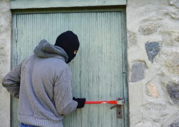 Thieves know if you're in or out by keeping an eye on festive lights Picture:  Kris from Pixabay