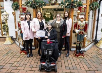 Strage the Jewelers in Wokingham receive their award. Pic: Stewart Turkington