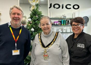 Borough Mayor Cllr Beth Rowland (centre) chose Woodley Foodbank as her charity of the year.