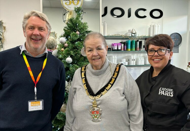 Borough Mayor Cllr Beth Rowland (centre) chose Woodley Foodbank as her charity of the year.