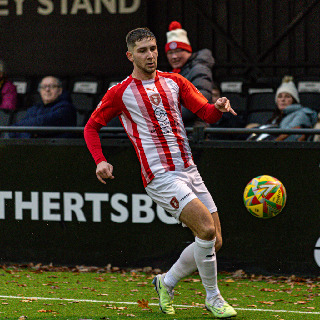 Bracknell Town v Poole Town Pictures: John Leakey