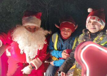 Father Christmas was helped by Twyford Round Table, Oli Thomas, 13 and Sam Lee, 12 on his Hurst tour