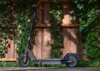 E-scooters are illegal to ride on public roads and footpaths Picture: Aixklusiv from Pixabay