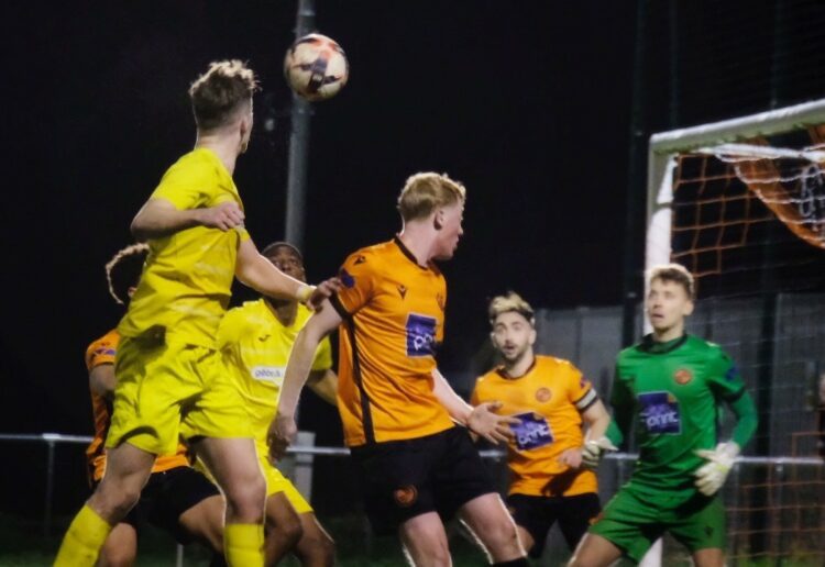 Wokingham & Emmbrook v Holyport Pictures: Andrew Batt