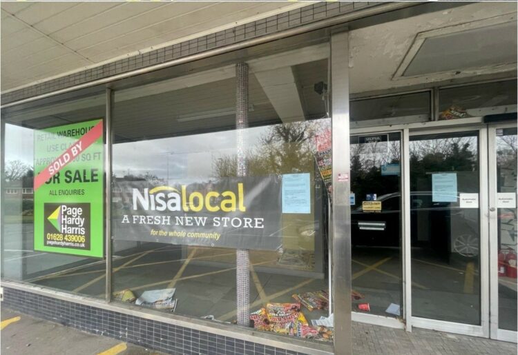 Adverts for the new Nisa at the former Just Tiles shop in Woodley (Credit: Wokingham Borough Council).