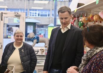 Jeremy Hunt visited Woodley Pets and Crumbs during a walk round the Crockhamwell Road shopping precinct. Local media was not invited Picture: Wokingham Conservatives