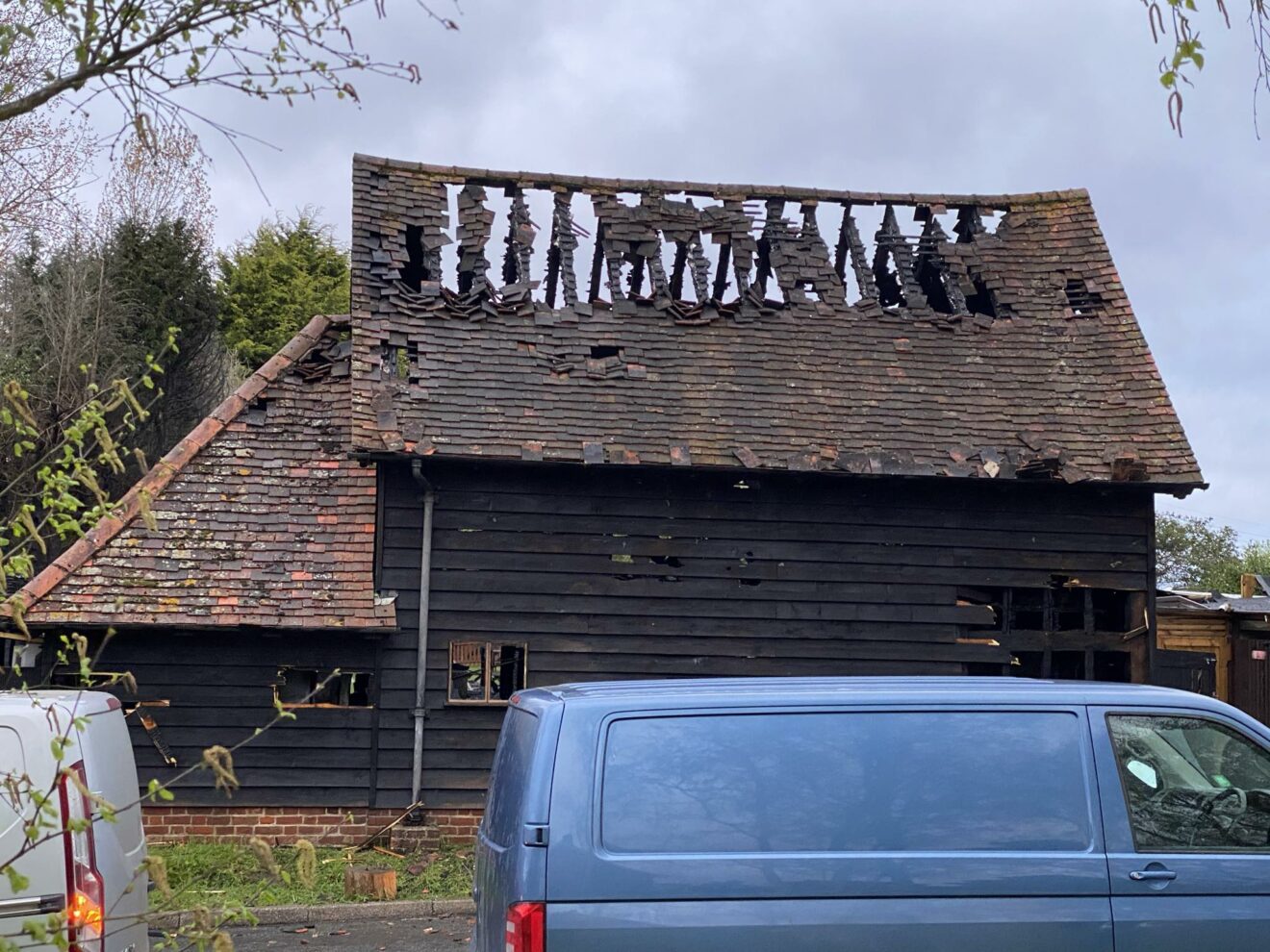 ++UPDATED++ Major fire in Arborfield Cross roads closed Wokingham