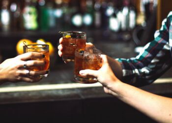 Visitors to the Hope and Anchor pub in Wokingham will hear So Close play live on Saturday, March 23. Pictuer Drew Beamer via Unsplash