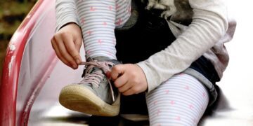 Helping a child to learn how to tie their shoelaces is an act of kindness that will pay dividends later Picture: congerdesign from Pixabay