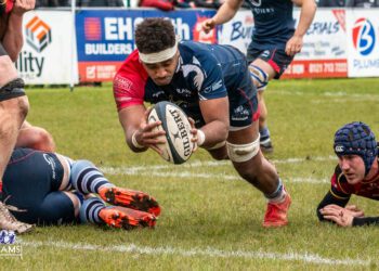 Mike Hoyt dives over for Rams' second try