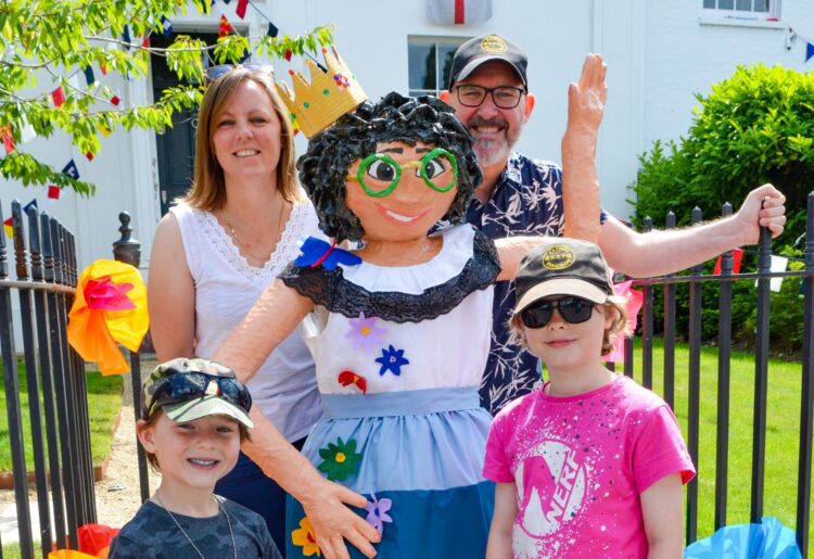 Sonning Scarecrow Trail

The Fisher family pose with one of the scarecrows.