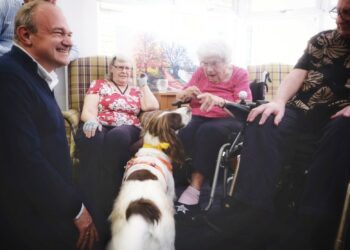 Sir Ed Davey at West Oak care home. Pic: Andrew Batt.