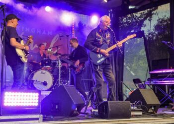 Wokingham Festival on Bank Holiday Monday.

Caravan performs.