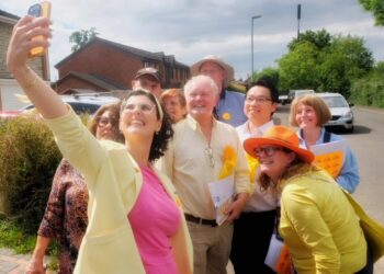 Layla Moran grabs a selfie whilst canvassing in Winnersh. Pic: Andrew Batt.