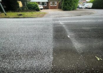 The Wokingham part of the road on the left, with Bracknell on the right.