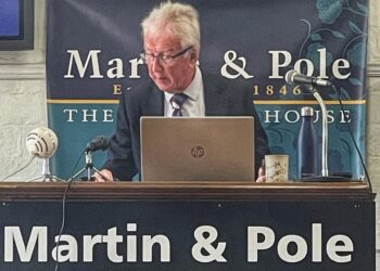Auctioneer David Auger,