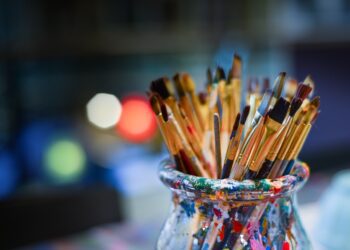 Artists are invited to join in a community art exhibition organised by Pangbourne Rotary Club Picture:  Rudy and Peter Skitterians from Pixabay