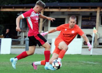 Woodley United v Eversley & California Pictures: Andrew Batt