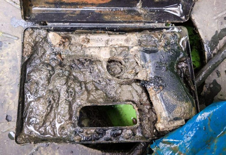The gun that was foundin the River Thames. Pic: Divecrew.