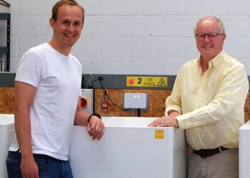 Clive Jones MP (right) visited Winnersh-based firm tepeo to meet with its CEO, Johan du Plessis.