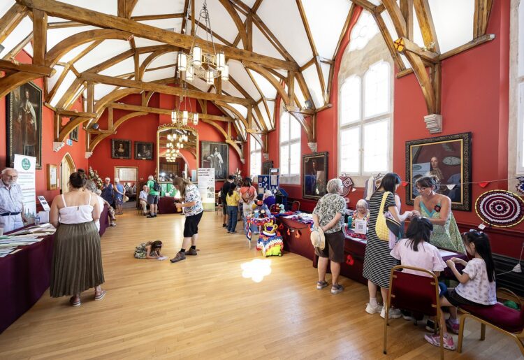 Vistoris to Wokingham Town Hall on Heritage Open Day were able to enjoy a range of demonstrations and displays about the market town's history. PIC BY STEWART TURKINGTON
www.stphotos.co.uk