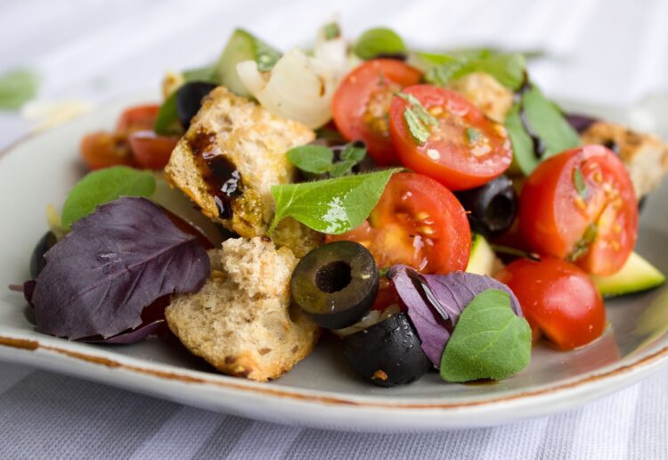 Sparkle Vegan Market will visit Wokingham next on Sunday, Febrauary 11. Stalls are trading from 11am until 3pm. Picture: Bernadette Wurzinger via Pixabay