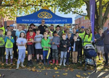 Lead by Wokingham Rotarians,1st Wokingham Cubs, Holt Copse volunteers and members of neighbouring Rotary clubs together planted nearly 4000 crocus corms and narcissus bulbs in Elms Field. Picture: Rotary Club of Wokingham