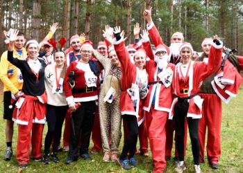 Thames Hospice's annual Santa Dash is back, as participants Santa suits and go the distance in aid of the charity, this year sponsored Bridges Bracknell Forest. Picture: Thames Hospice