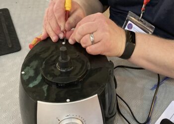 Repairs can be done at Earley Repair Cafe in Centrepoint Community Centre, on the second Sunday of the month. Picture; Emma Merchant