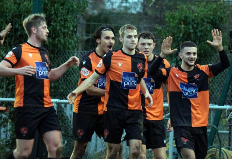 Wokingham Town Pictures: Andrew Batt