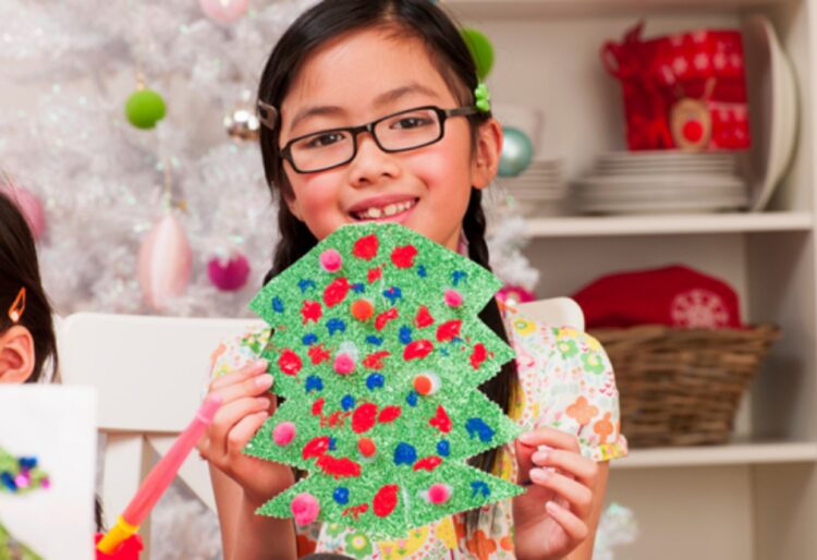 Children can enjoy Christmas crafts at Woodley and Lower Earley libraries, on December 23. Picture: Wokingham Borough Council