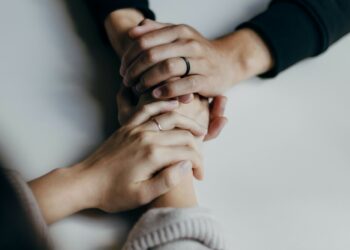 People who've lost loved ones can find peer-to-peer support at a Sue Ryder-run Grief Kind Space. Picture: Priscilla D Preeze via Unsplash