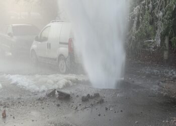 Residents of Luckley Road were shocked to find a 30' jet of water in the street, the result of a burst water main. Pictures courtesy of residents.