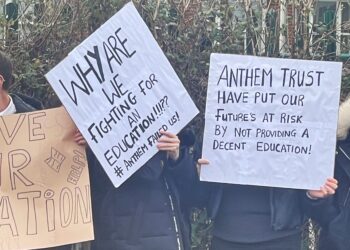 Parents and pupils make their views known. Pic: Andrew Batt.