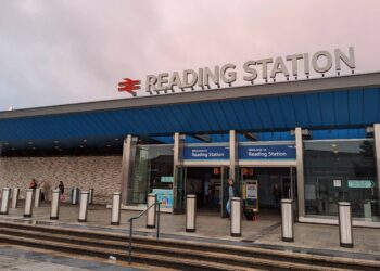 The government has announced the launch of proposals for a national body to deliver more reliable train travel across the UK.