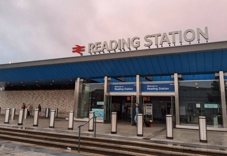 The government has announced the launch of proposals for a national body to deliver more reliable train travel across the UK.