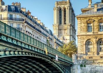 Rose follows two sisters in Paris for a week. It can be seen at The Whitty Theatre, Wokingham, on Thursday, March 20. Picture: Jean-Philippe Fourier via PIxabay