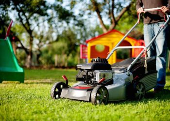 Lawnmowers that need sharpening can be fixed at Lambs Lane Repair Cafe in Spencers Wood, this Sunday. Picture: Andreas160578 via Pixabay