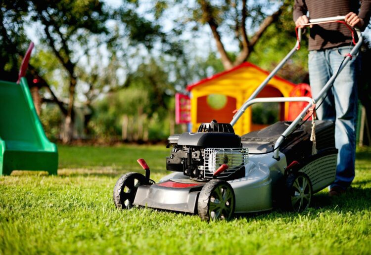 Lawnmowers that need sharpening can be fixed at Lambs Lane Repair Cafe in Spencers Wood, this Sunday. Picture: Andreas160578 via Pixabay