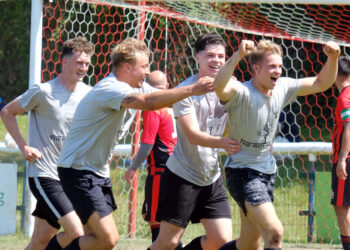 Celebrations for Harts of Bracknell Stags. Pic: Andrew Batt.