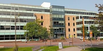 Bracknell Town Council offices Picture: Wikimedia Commons