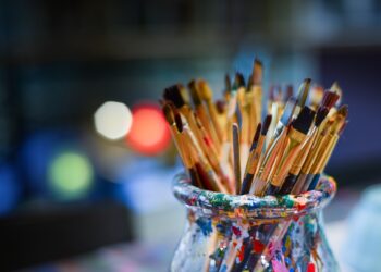 See an artist at work at Woodley and Earley Art Group. Picture: Rudy and Peter Skitterians from Pixabay