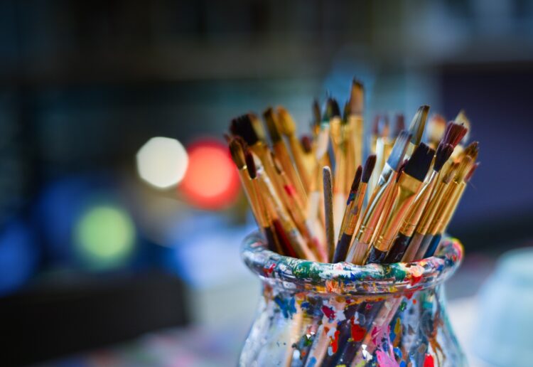 See an artist at work at Woodley and Earley Art Group. Picture: Rudy and Peter Skitterians from Pixabay